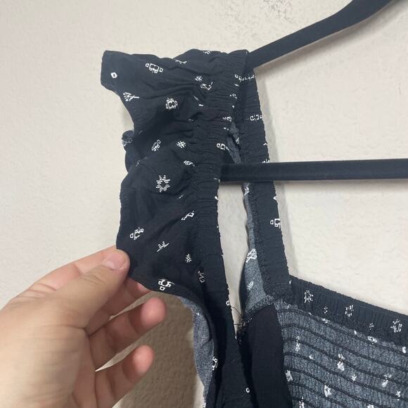 Torrid Plus Size 3/3X Challis Smocked Cropped Top Black Flutter Sleeves Geo - Picture 7 of 9